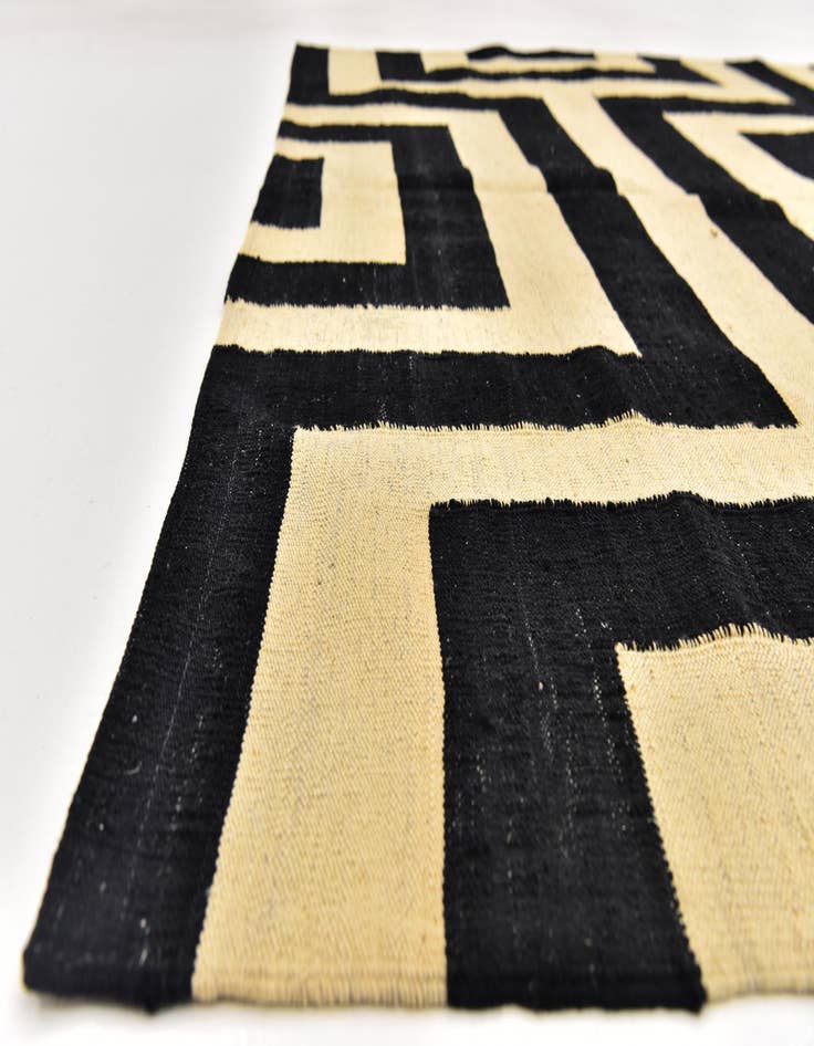 Detail image of 6' 4 x 7' 9  Hand Woven Kilim Modern Wool Rug