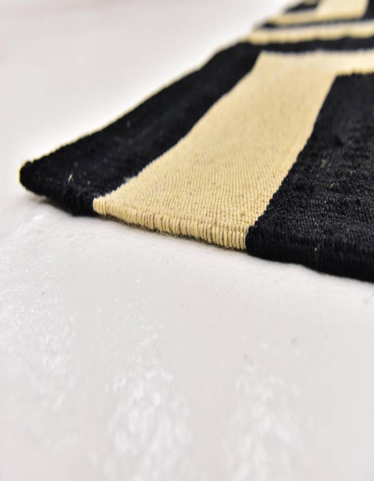 Detail image of 6' 4 x 7' 9  Hand Woven Kilim Modern Wool Rug