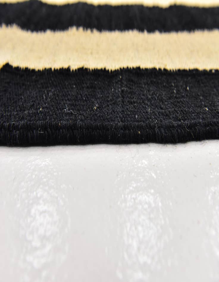 Detail image of 6' 4 x 7' 9  Hand Woven Kilim Modern Wool Rug