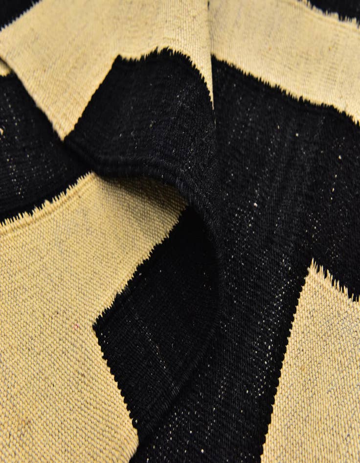 Detail image of 6' 4 x 7' 9  Hand Woven Kilim Modern Wool Rug