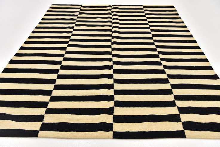 Detail image of 6' x 7' 5 Hand Woven Kilim Modern Wool Rug