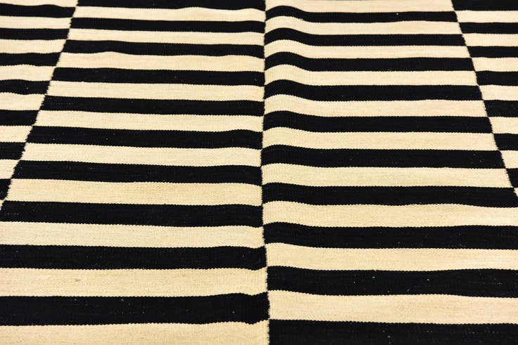 Detail image of 6' x 7' 5 Hand Woven Kilim Modern Wool Rug