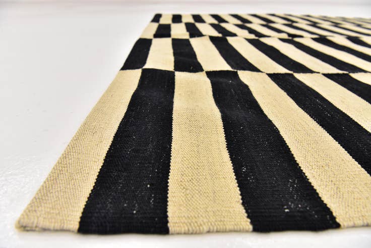 Detail image of 6' x 7' 5 Hand Woven Kilim Modern Wool Rug