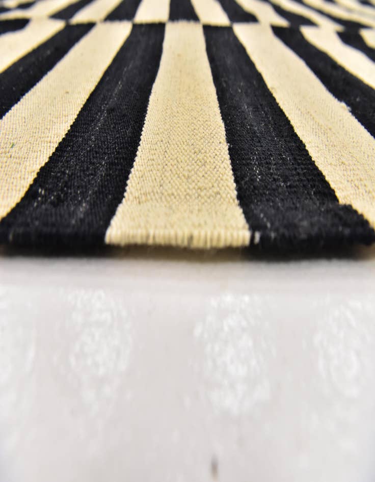 Detail image of 6' x 7' 5  Hand Woven Kilim Modern Wool Rug