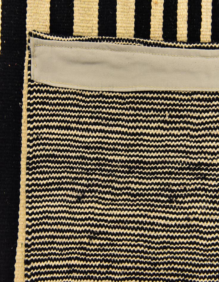 Detail image of 4' 4 x 6'  Hand Woven Kilim Modern Wool Rug