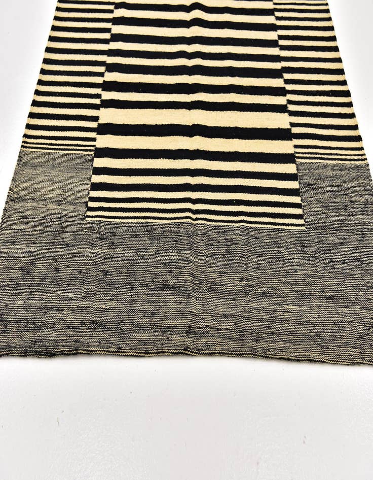 Detail image of 4' 4 x 6'  Hand Woven Kilim Modern Wool Rug