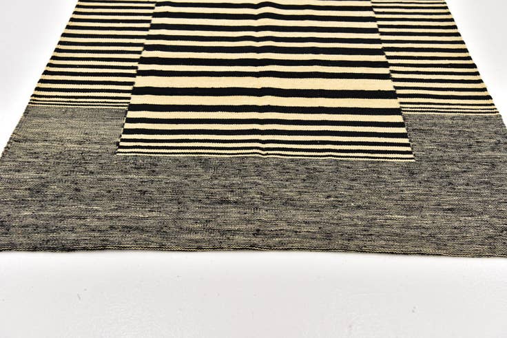 Detail image of 4' 4 x 6' Hand Woven Kilim Modern Wool Rug