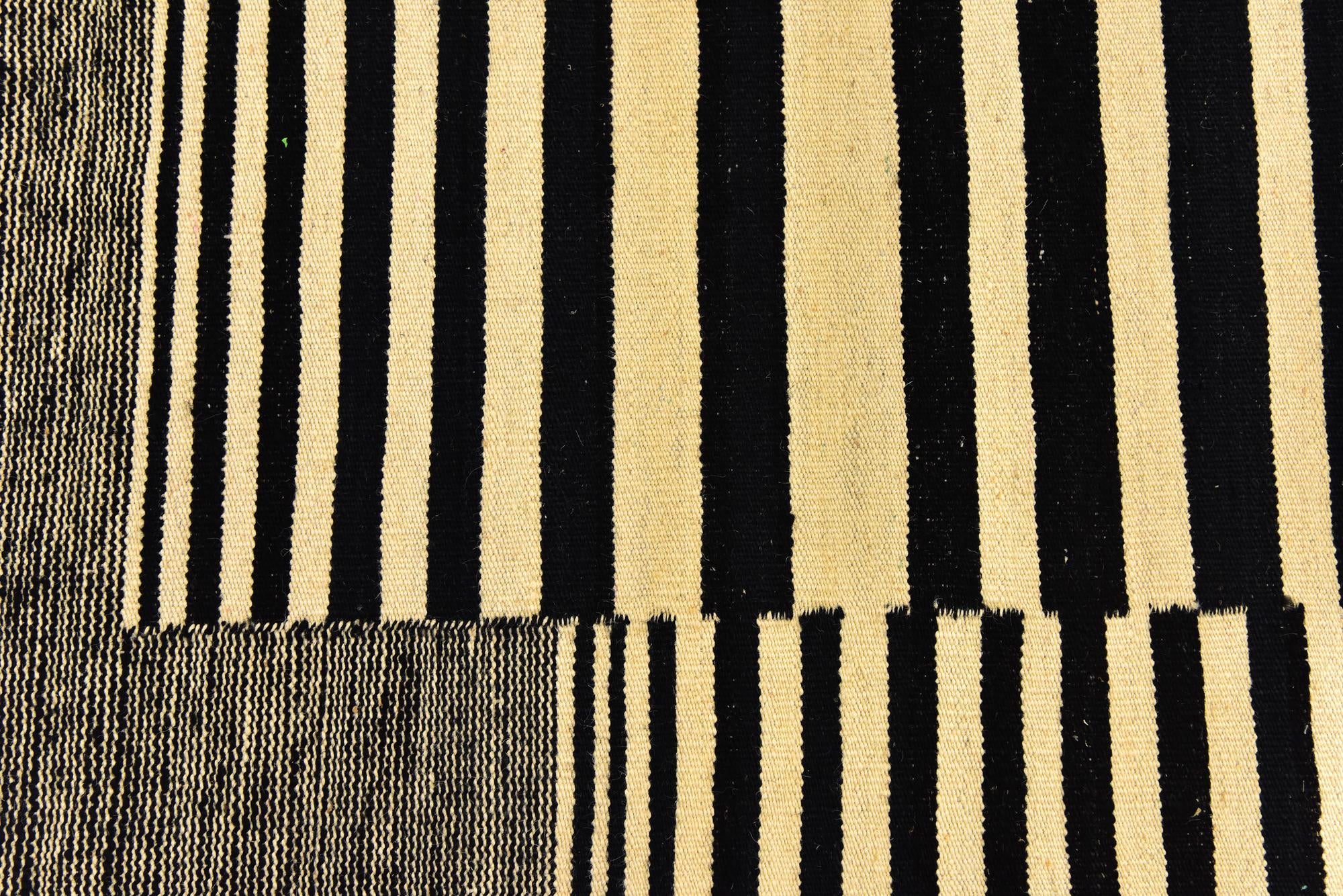 4' 4 x 6' Hand Woven Kilim Modern Wool Rug