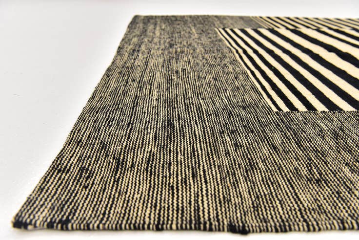 Detail image of 4' 4 x 6' Hand Woven Kilim Modern Wool Rug