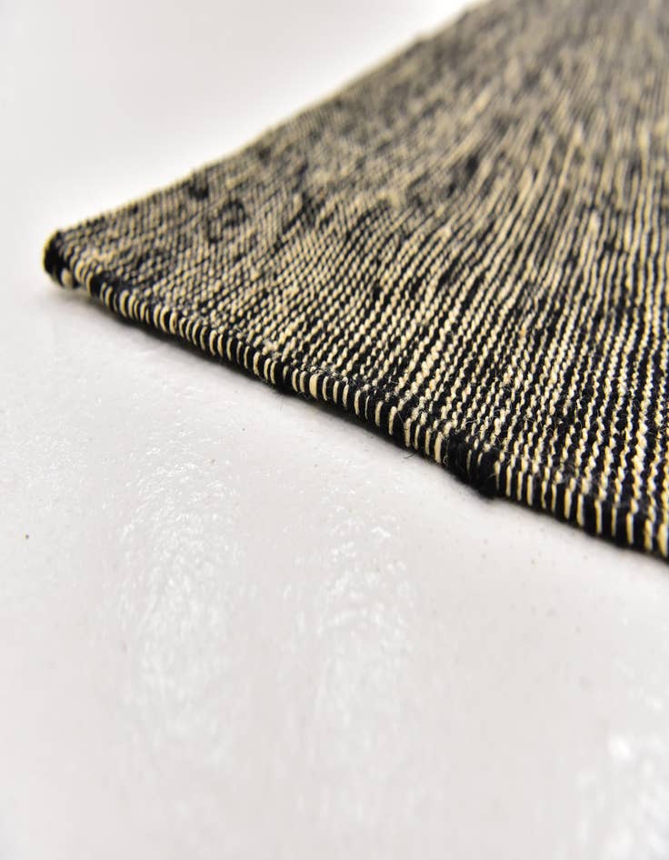 Detail image of 4' 4 x 6'  Hand Woven Kilim Modern Wool Rug