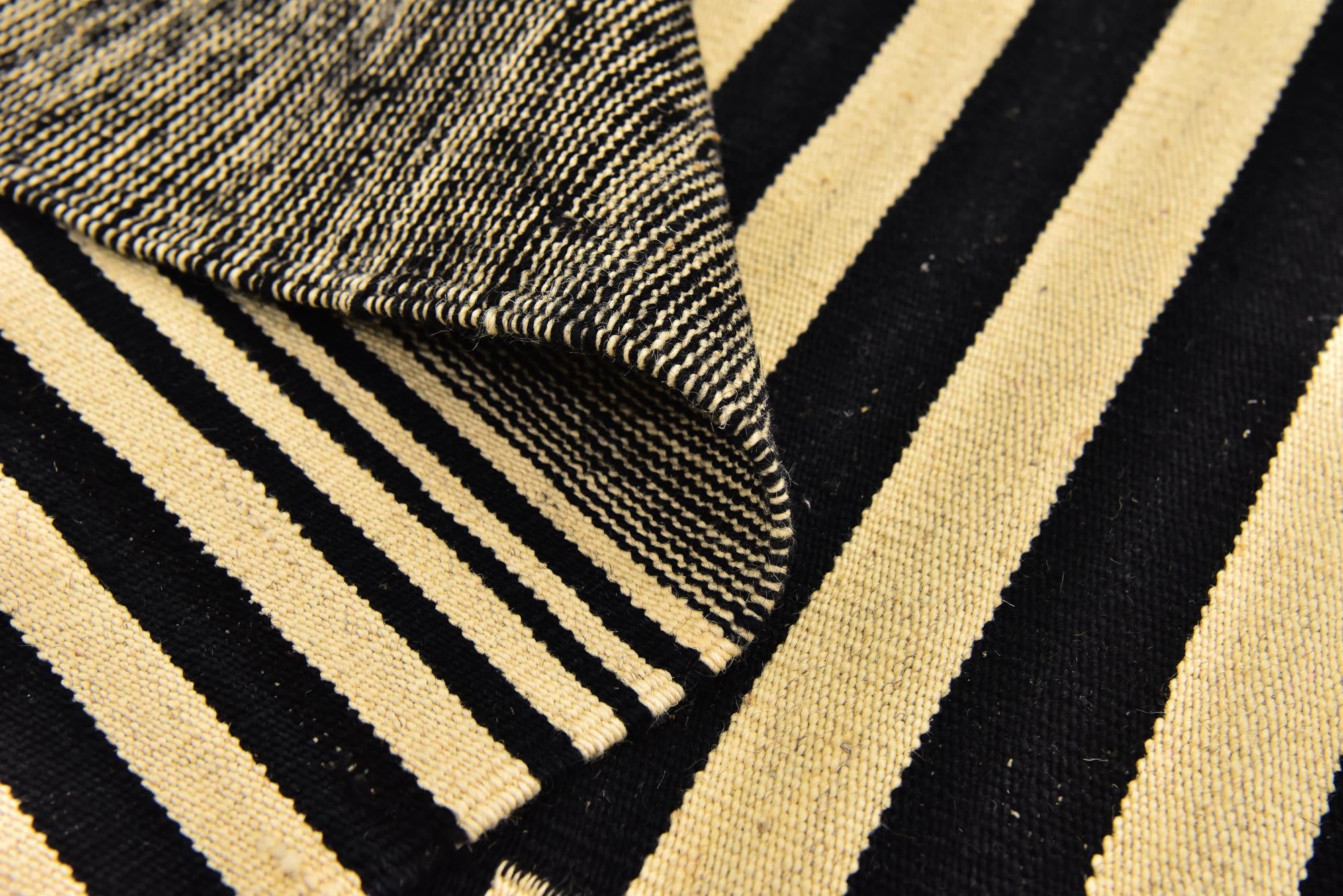 4' 4 x 6' Hand Woven Kilim Modern Wool Rug