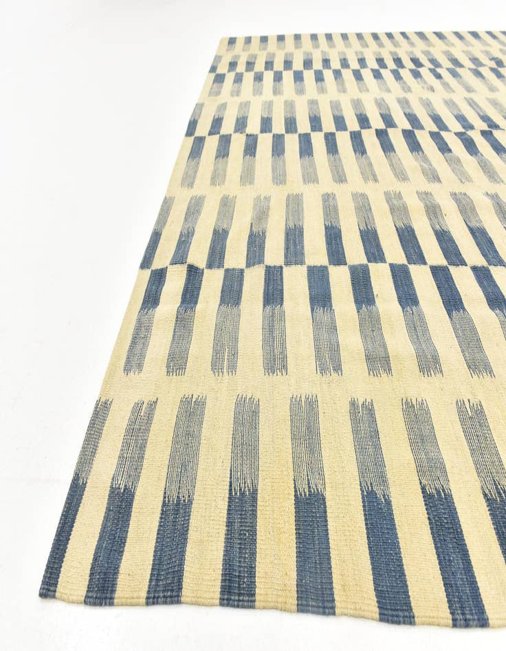 Detail image of 8' 4 x 11'  Hand Woven Kilim Modern Wool Rug