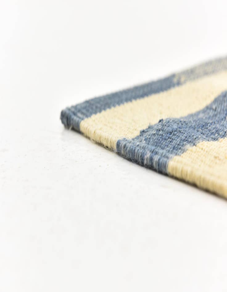 Detail image of 8' 4 x 11'  Hand Woven Kilim Modern Wool Rug