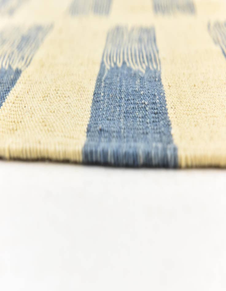 Detail image of 8' 4 x 11'  Hand Woven Kilim Modern Wool Rug