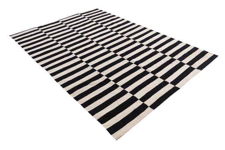 Detail image of 5' 5 x 7' 9 Hand Woven Kilim Modern Wool Rug