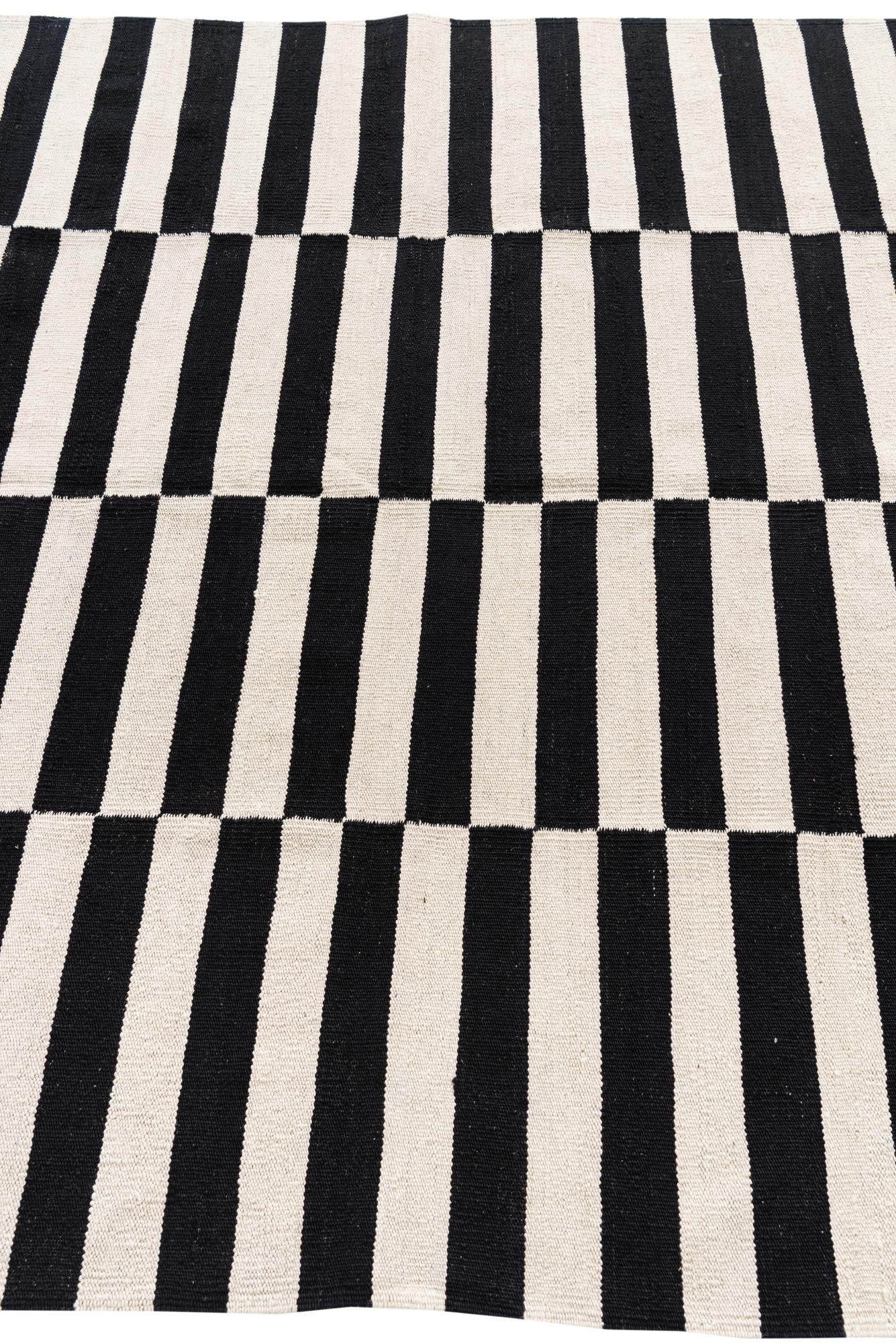 5' 5 x 7' 9 Hand Woven Kilim Modern Wool Rug