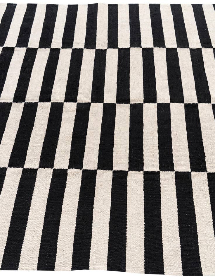 Detail image of 5' 5 x 7' 9  Hand Woven Kilim Modern Wool Rug