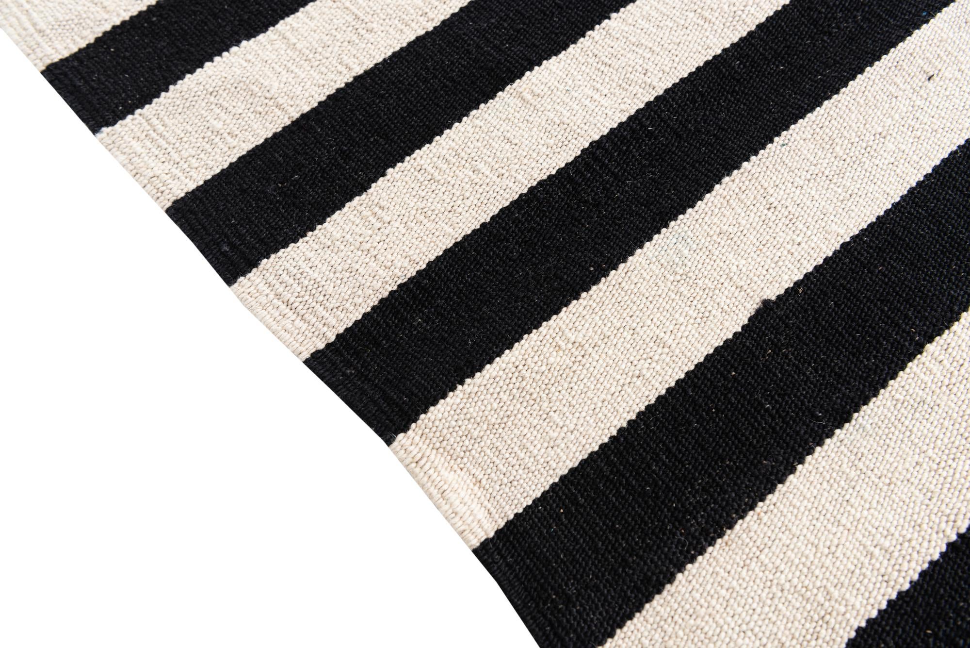 5' 5 x 7' 9 Hand Woven Kilim Modern Wool Rug