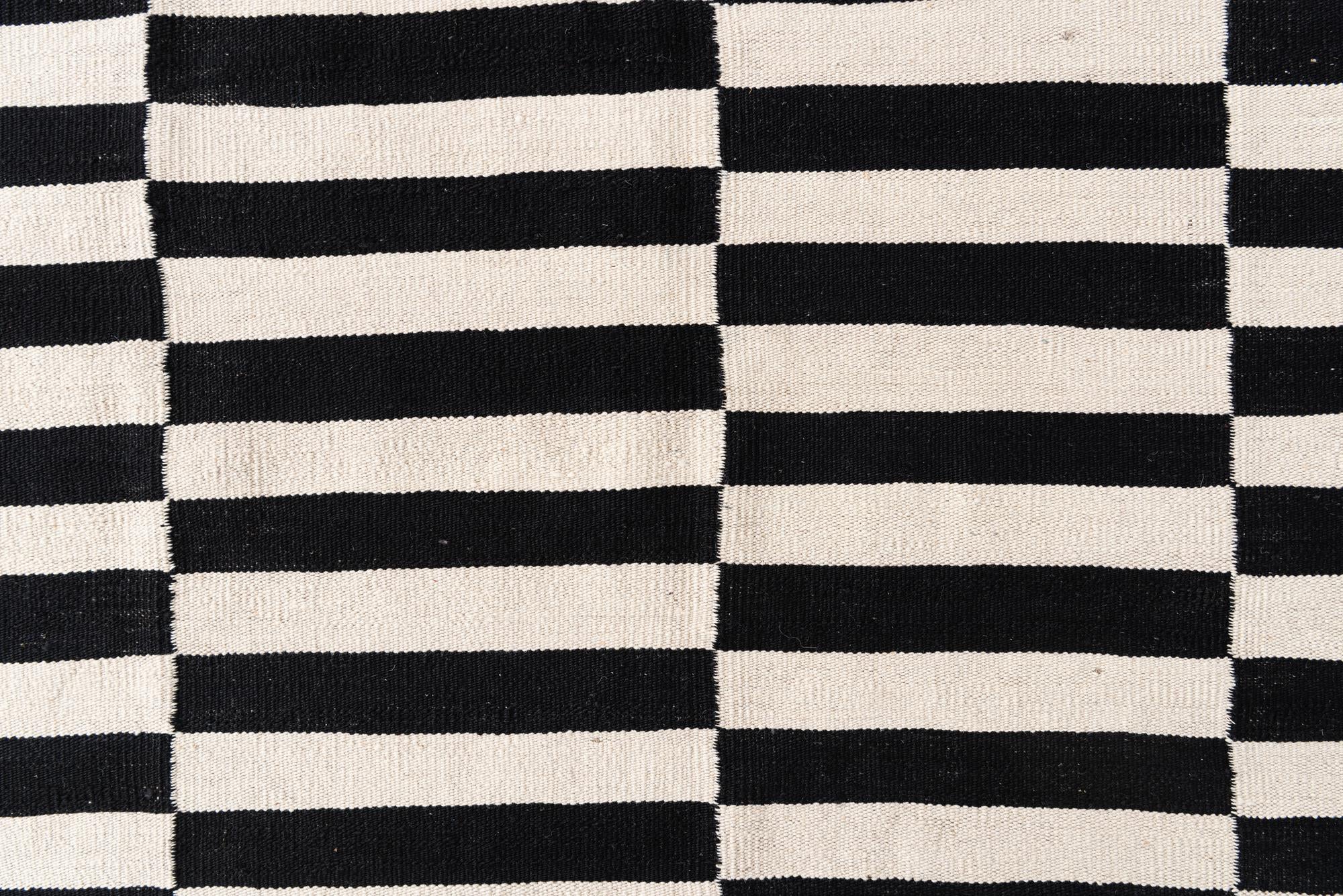 5' 5 x 7' 9 Hand Woven Kilim Modern Wool Rug