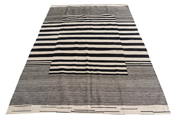 Detail image of 5' 7 x 7' 9 Hand Woven Kilim Modern Wool Rug