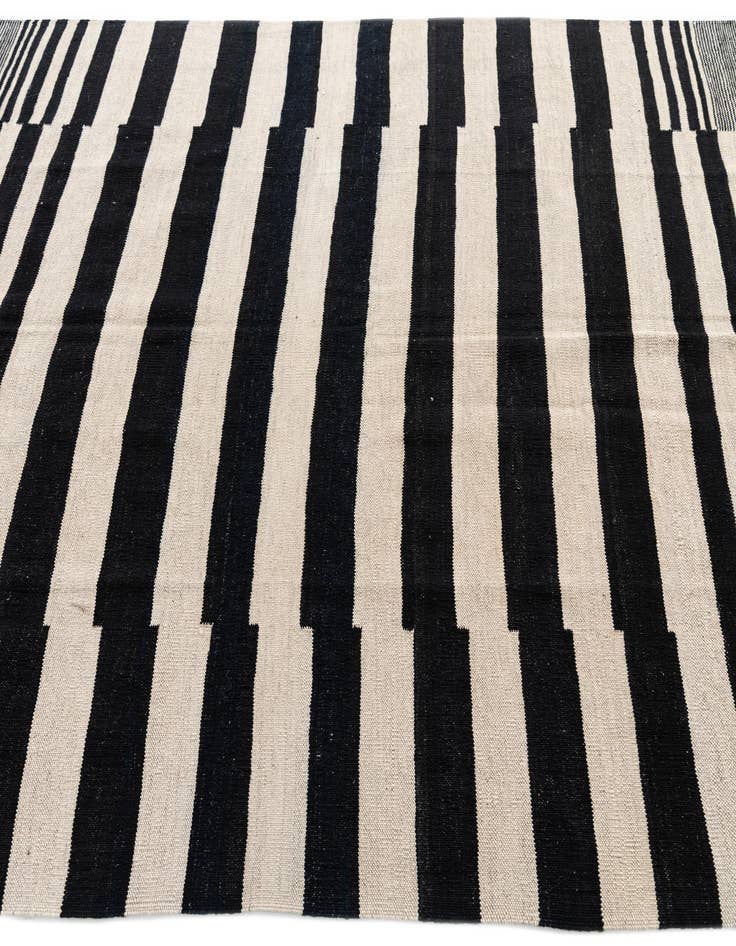 Detail image of 5' 7 x 7' 9  Hand Woven Kilim Modern Wool Rug