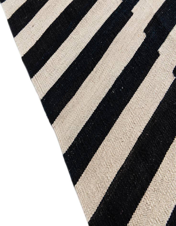 Detail image of 5' 7 x 7' 9  Hand Woven Kilim Modern Wool Rug