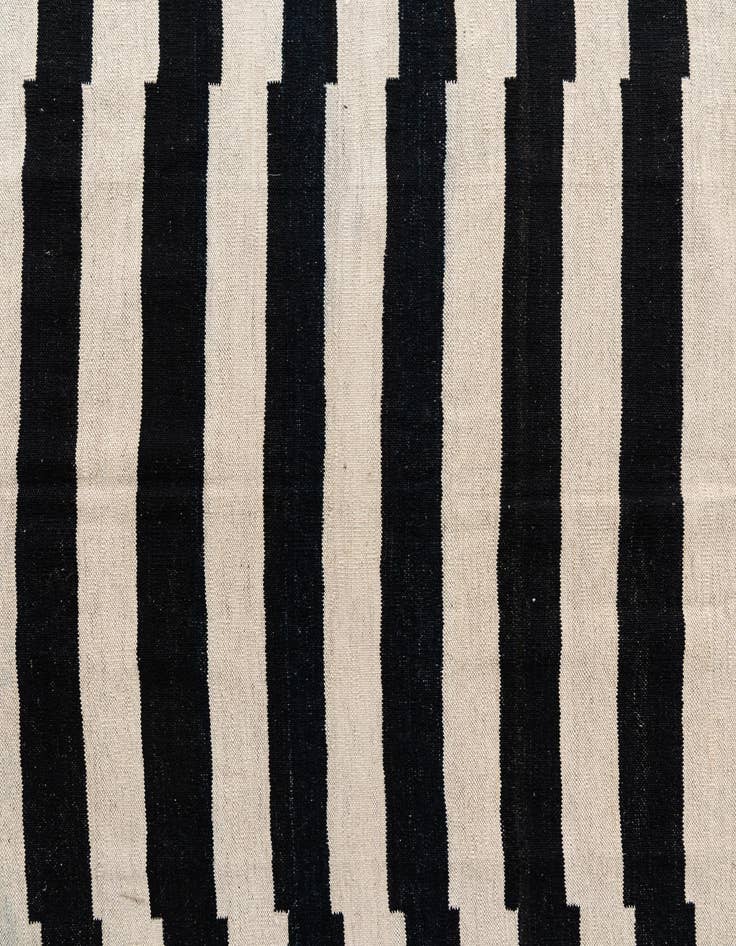 Detail image of 5' 7 x 7' 9  Hand Woven Kilim Modern Wool Rug