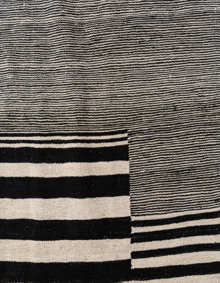 Detail image of 5' 7 x 7' 9  Hand Woven Kilim Modern Wool Rug