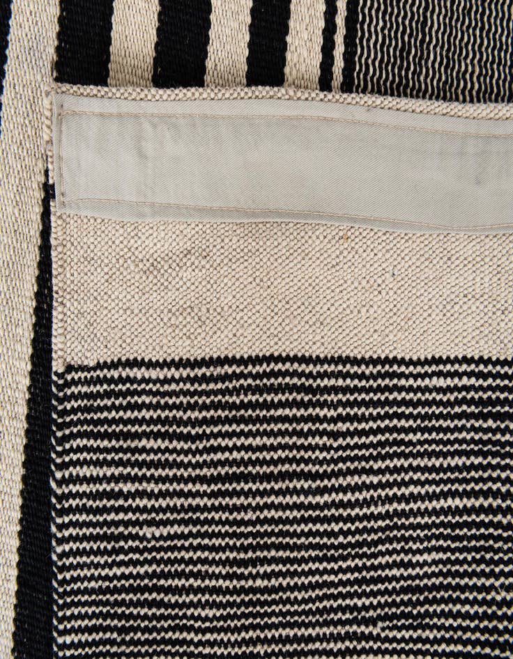 Detail image of 5' 7 x 7' 9  Hand Woven Kilim Modern Wool Rug