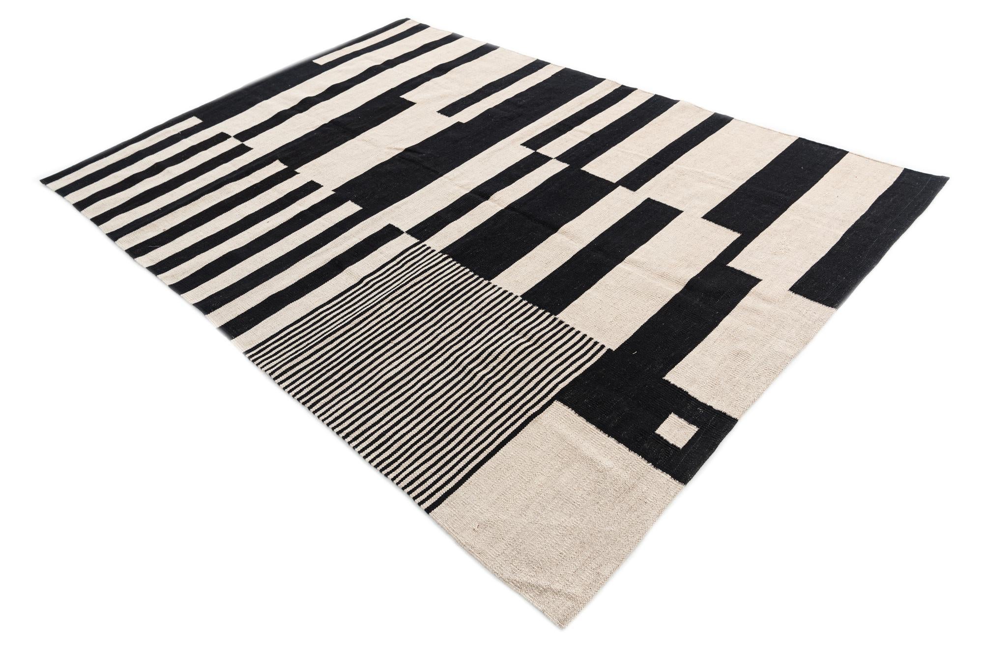 5' 6 x 7' 9 Hand Woven Kilim Modern Wool Rug