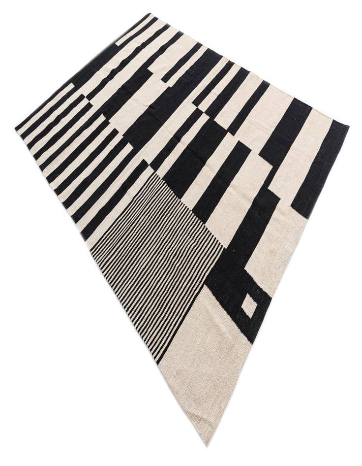 Detail image of 5' 6 x 7' 9  Hand Woven Kilim Modern Wool Rug