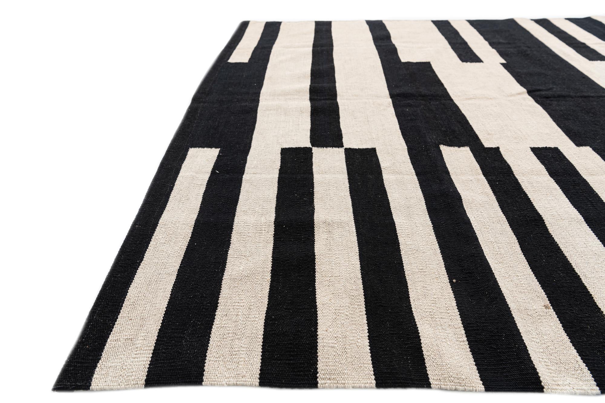 5' 6 x 7' 9 Hand Woven Kilim Modern Wool Rug