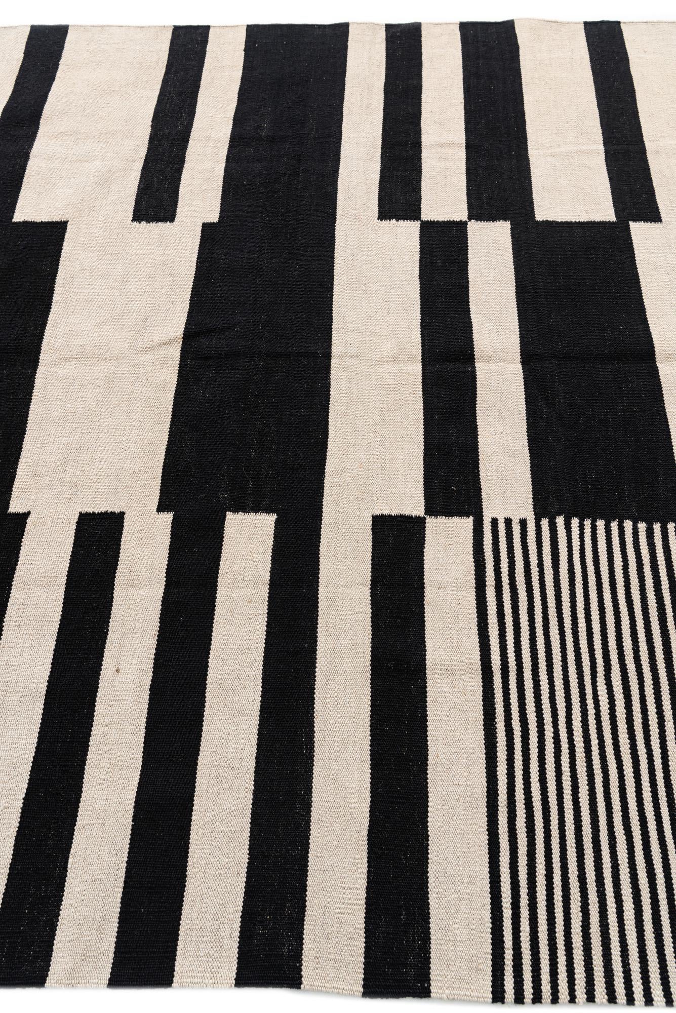 5' 6 x 7' 9 Hand Woven Kilim Modern Wool Rug