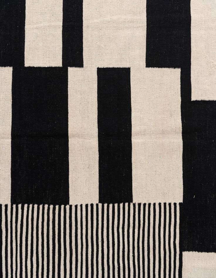 Detail image of 5' 6 x 7' 9  Hand Woven Kilim Modern Wool Rug