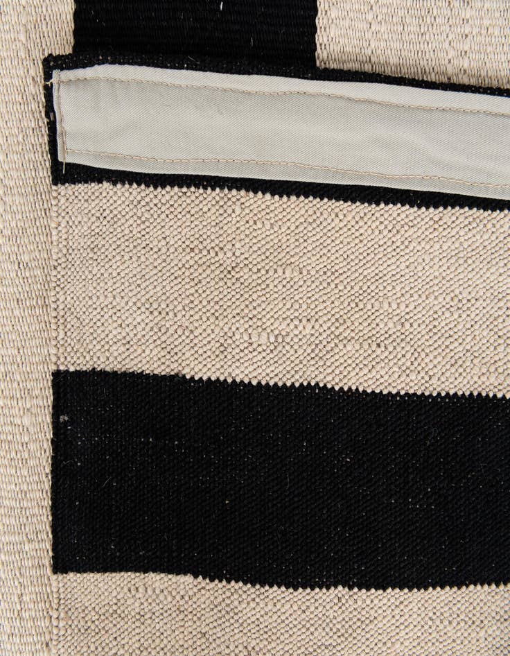 Detail image of 5' 6 x 7' 9  Hand Woven Kilim Modern Wool Rug