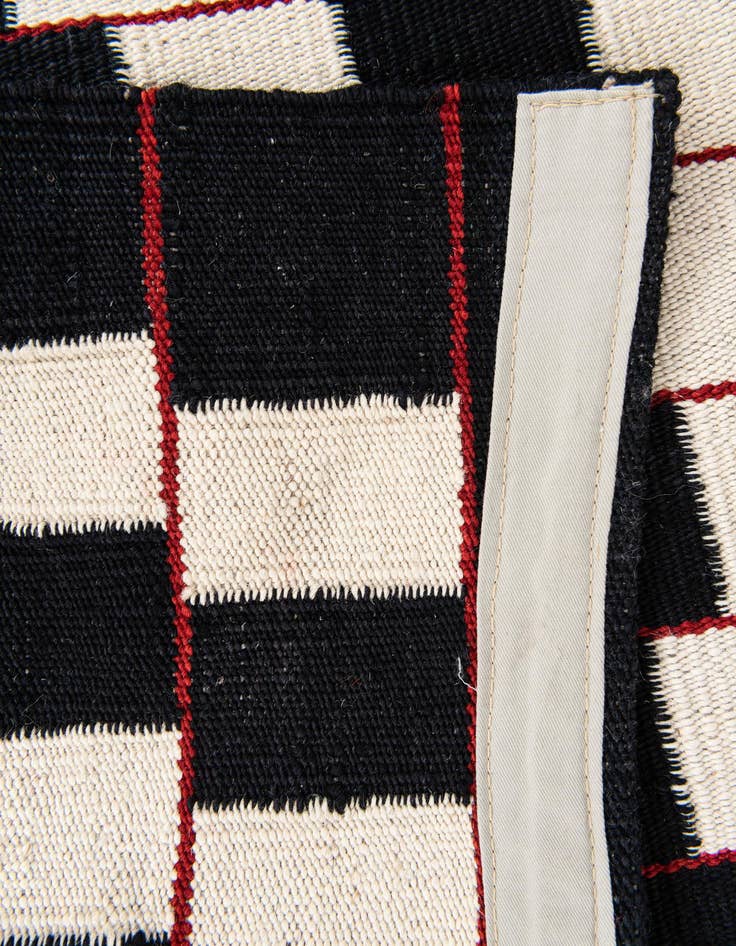 Detail image of 5' 9 x 7' 8  Hand Woven Kilim Modern Wool Rug