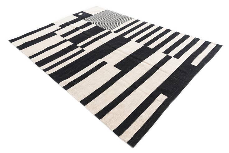 Detail image of 5' 8 x 7' 10 Hand Woven Kilim Modern Wool Rug