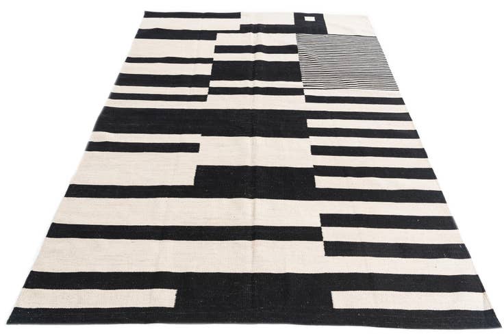 Detail image of 5' 8 x 7' 10 Hand Woven Kilim Modern Wool Rug