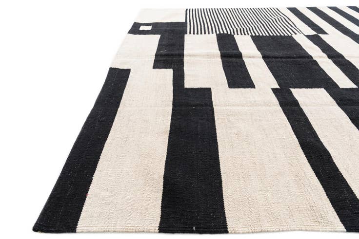 Detail image of 5' 8 x 7' 10 Hand Woven Kilim Modern Wool Rug