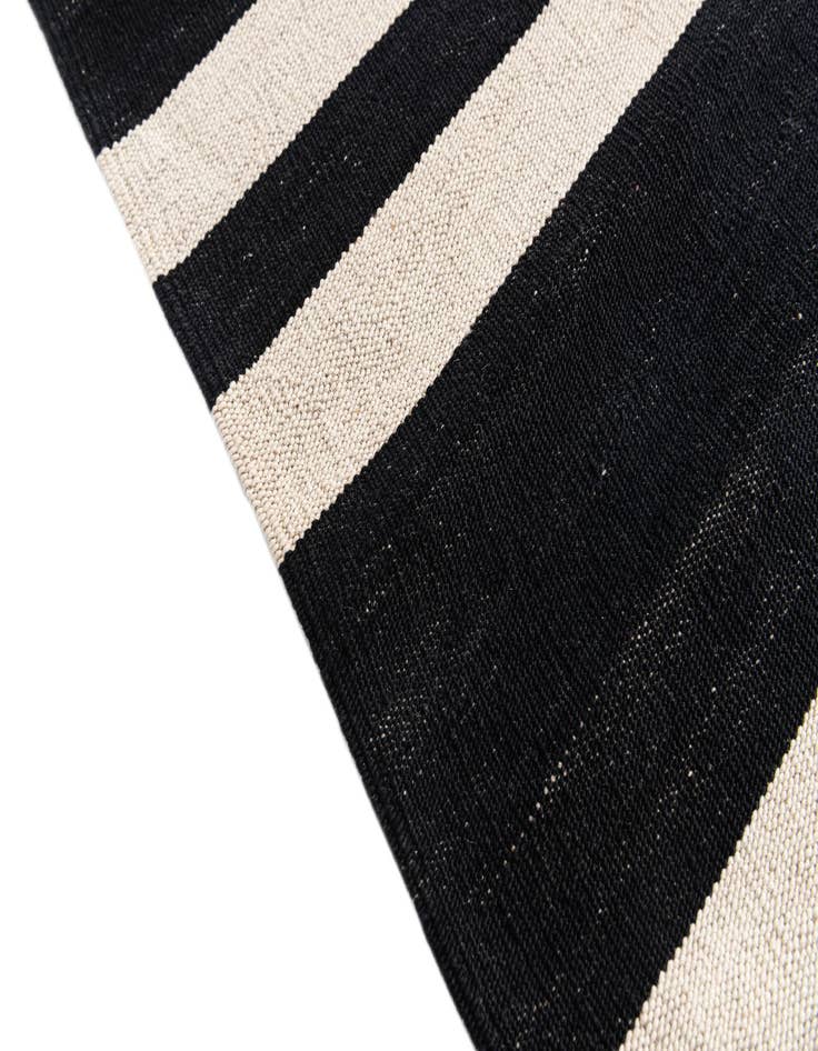 Detail image of 5' 8 x 7' 10  Hand Woven Kilim Modern Wool Rug