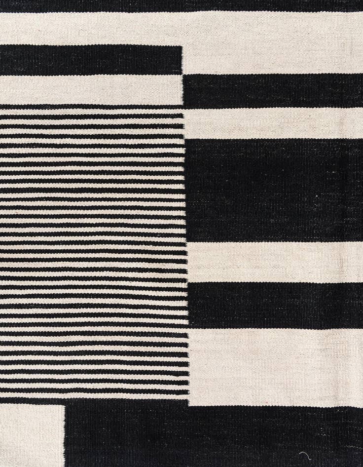 Detail image of 5' 8 x 7' 10  Hand Woven Kilim Modern Wool Rug