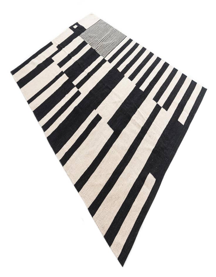 Detail image of 5' 8 x 7' 9  Hand Woven Kilim Modern Wool Rug