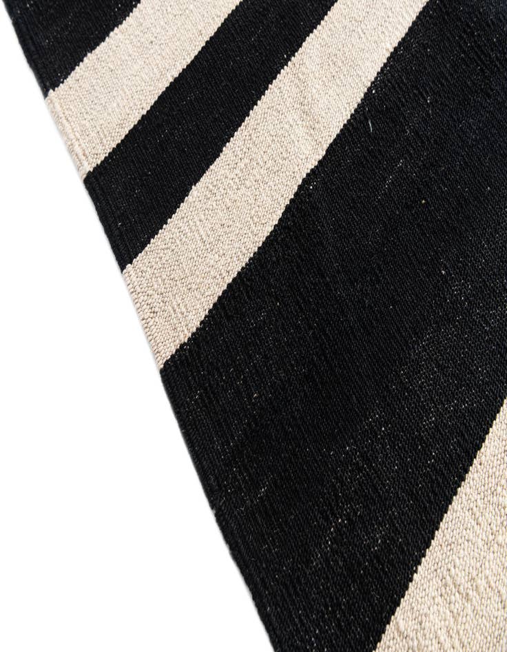 Detail image of 5' 8 x 7' 9  Hand Woven Kilim Modern Wool Rug