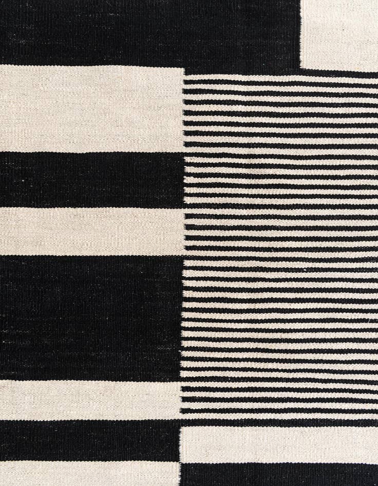 Detail image of 5' 8 x 7' 9  Hand Woven Kilim Modern Wool Rug