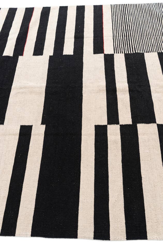 Detail image of 5' 9 x 7' 8 Hand Woven Kilim Modern Wool Rug