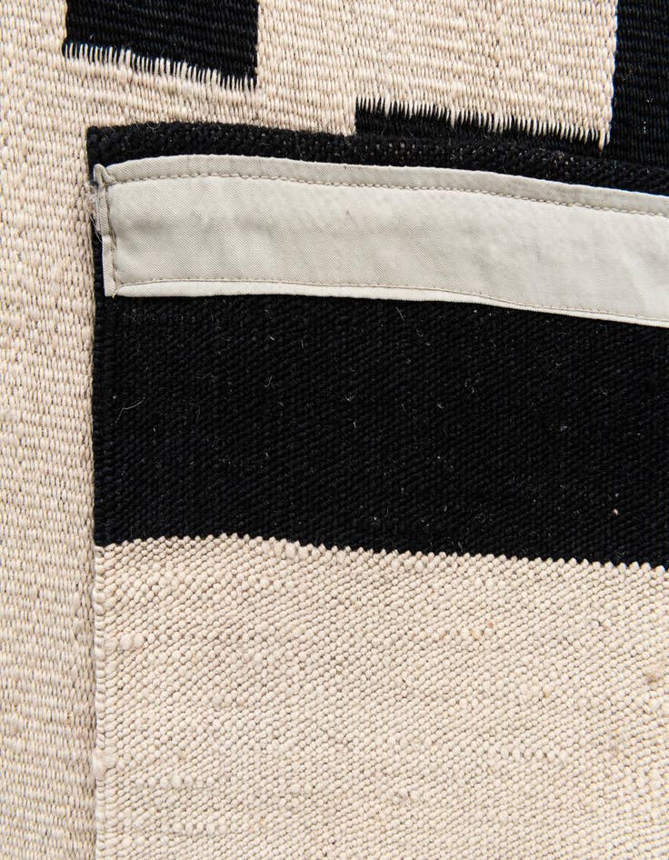 Detail image of 5' 9 x 7' 8  Hand Woven Kilim Modern Wool Rug