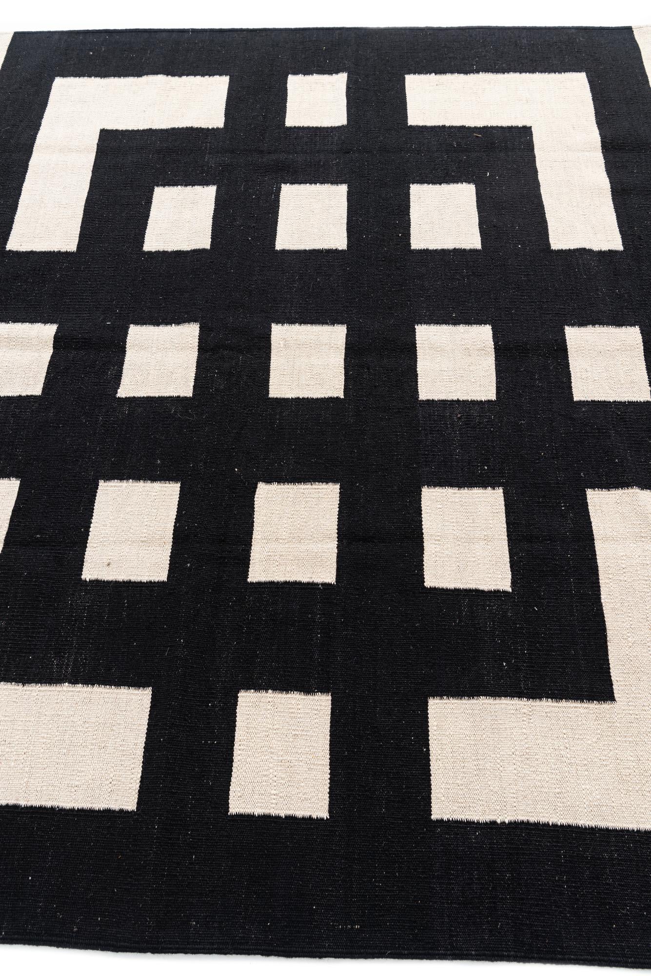 5' 9 x 7' 10 Hand Woven Kilim Modern Wool Rug