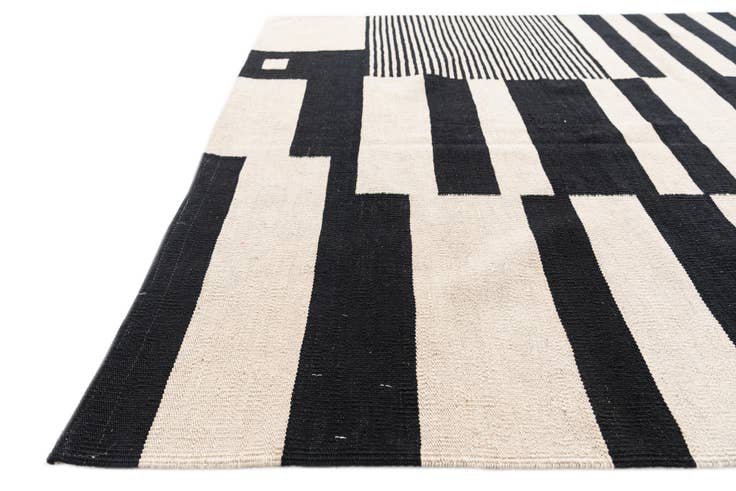 Detail image of 4' 9 x 6' 9 Hand Woven Kilim Modern Wool Rug