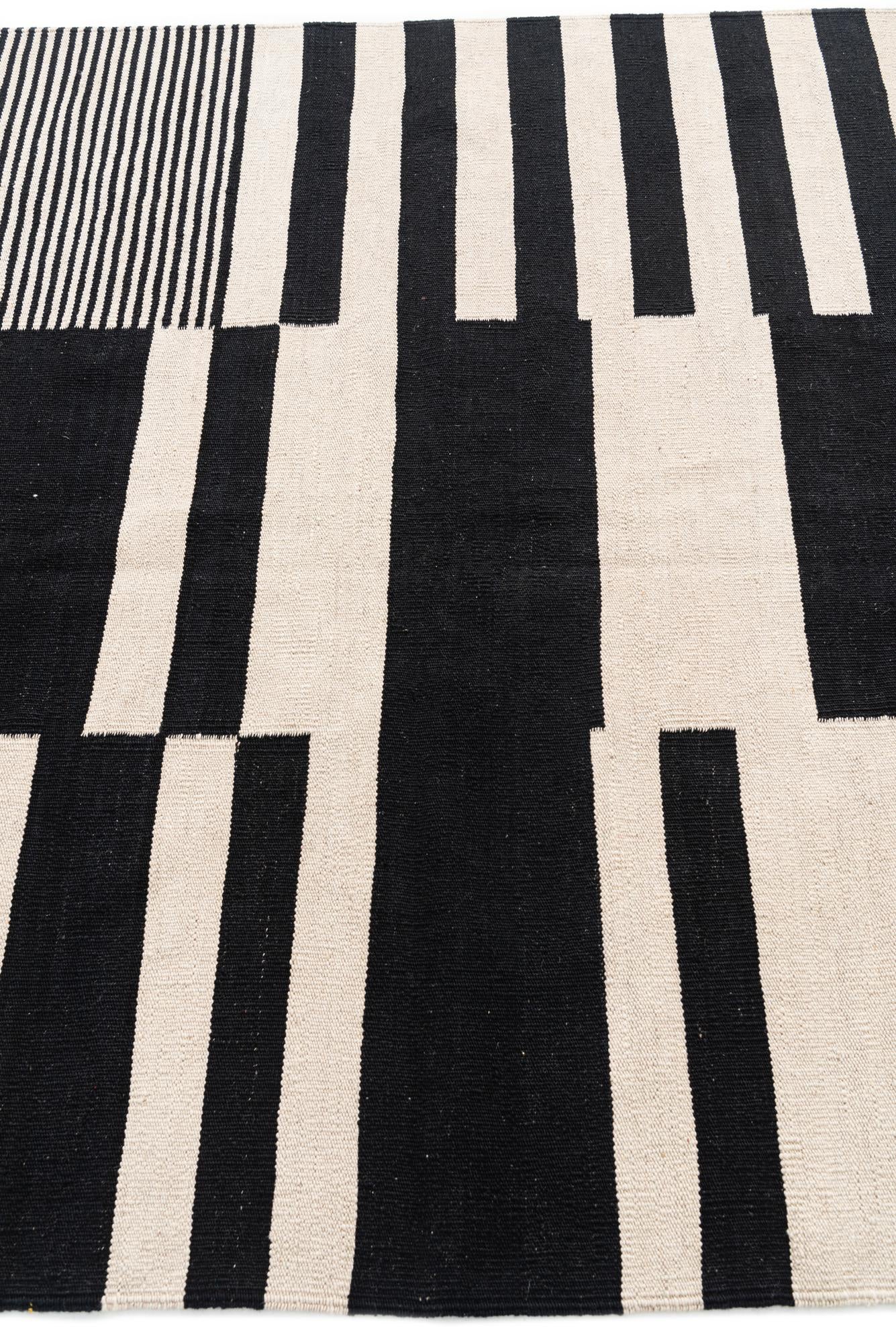 4' 9 x 6' 9 Hand Woven Kilim Modern Wool Rug