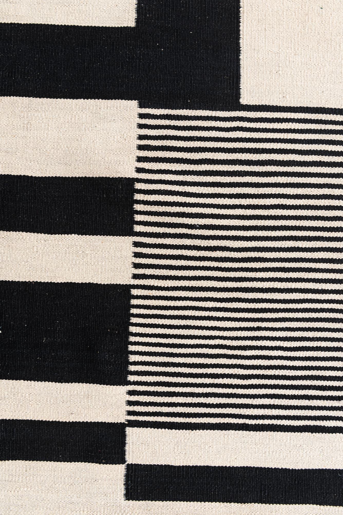 4' 9 x 6' 9 Hand Woven Kilim Modern Wool Rug